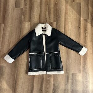 Abercrombie & Fitch Women’s Black faux leather Jacket w/ White faux Sherpa Trim